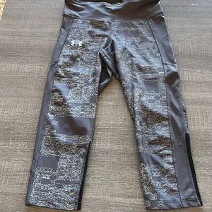 Grey Under Armour crop leggings